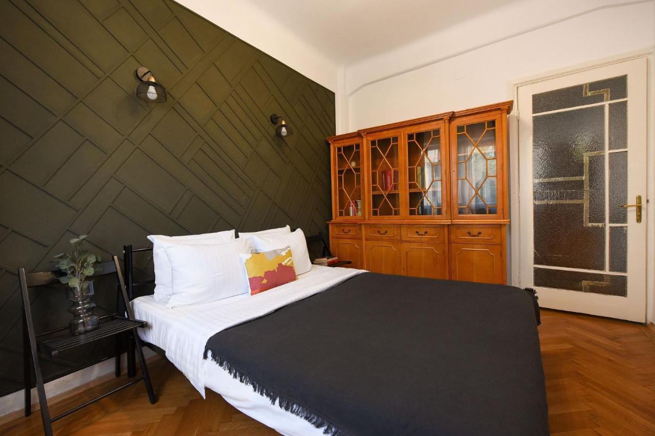 Stylish & Spacious Apartment Near The Old Town - A Touch Of History, A Dash Of Modernity Bucharest Exterior photo