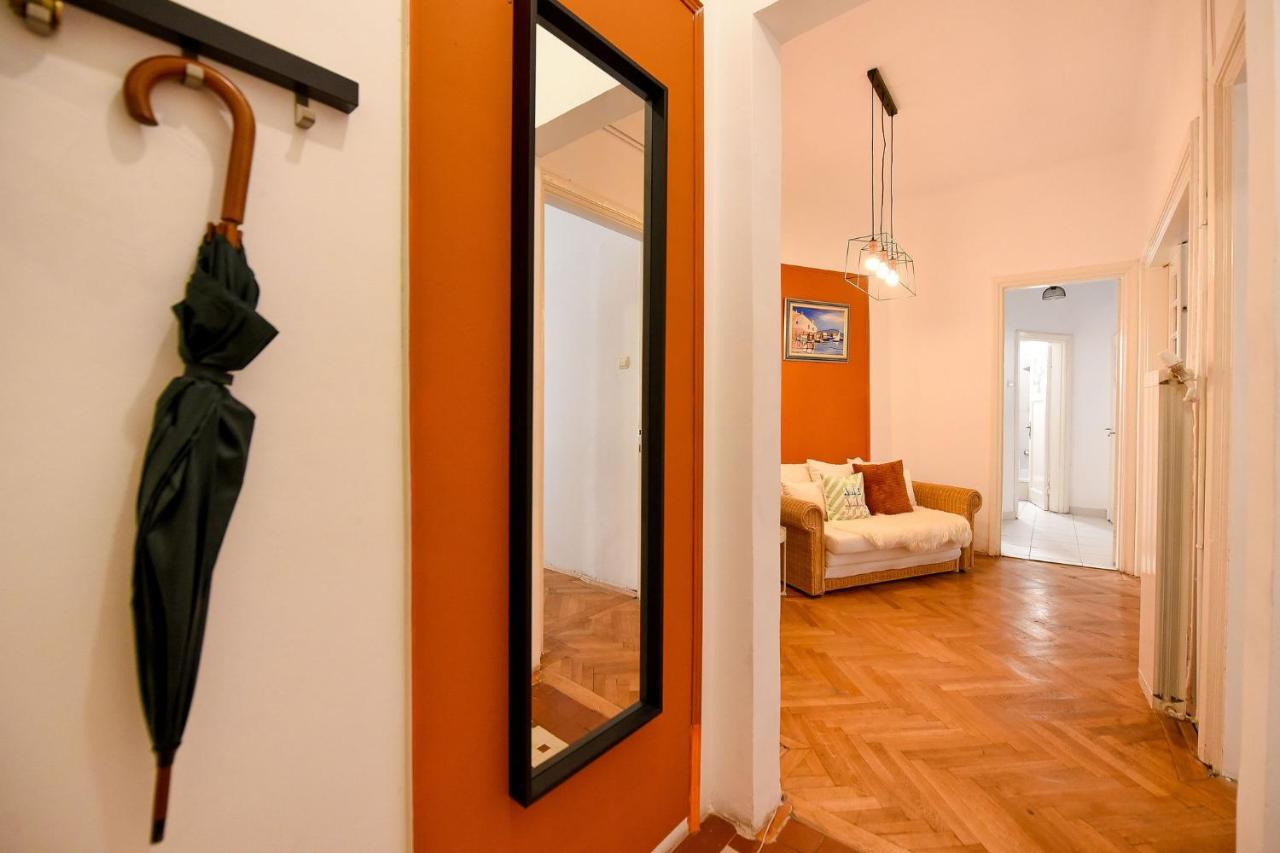 Stylish & Spacious Apartment Near The Old Town - A Touch Of History, A Dash Of Modernity Bucharest Exterior photo